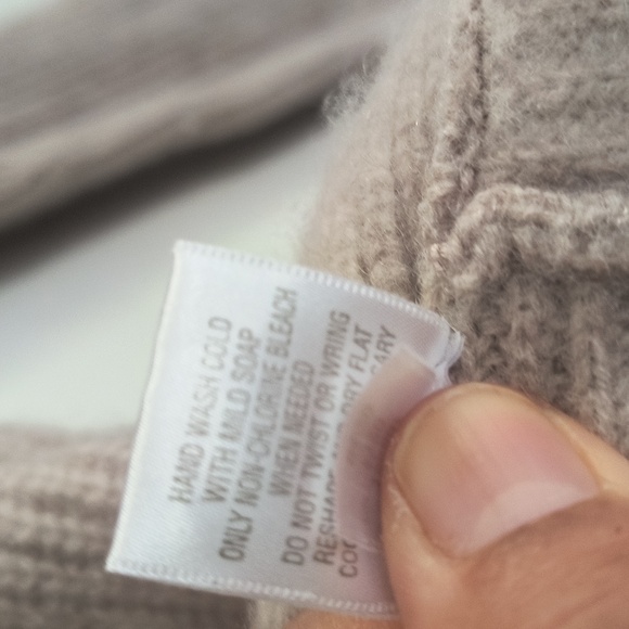 Garnet Hill Oatmeal Beige 100% Cashmere Twist Front Chunky Knit Sweater Sz Large - Picture 5 of 17